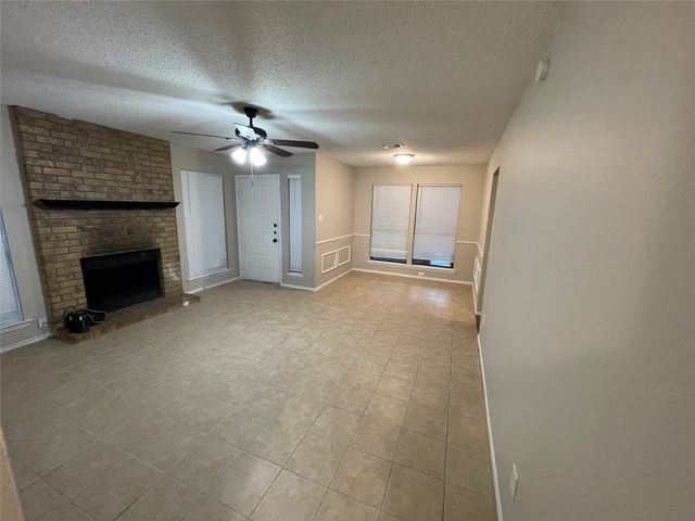 104 Oak Wood Lane, Kennedale, TX 76060