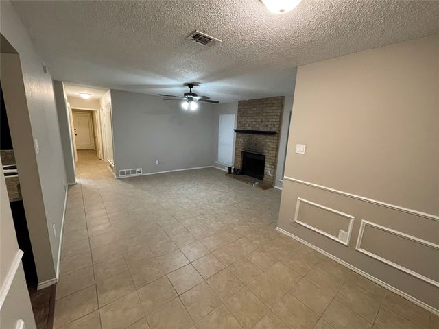 104 Oak Wood Lane, Kennedale, TX 76060