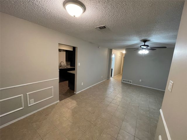 104 Oak Wood Lane, Kennedale, TX 76060