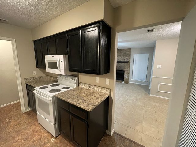104 Oak Wood Lane, Kennedale, TX 76060