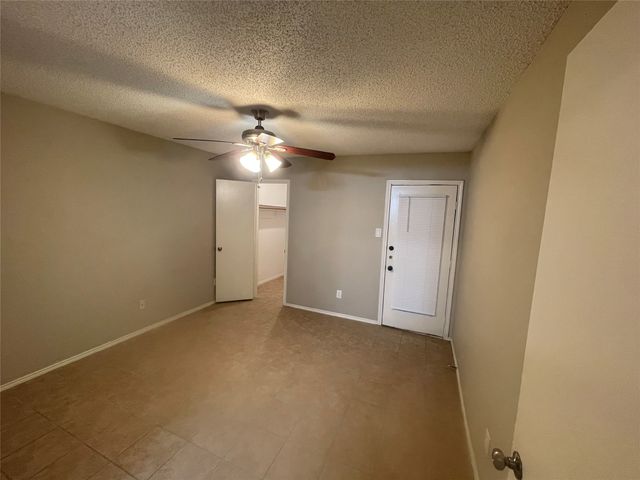 104 Oak Wood Lane, Kennedale, TX 76060