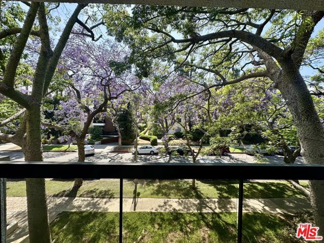 324 N Palm Drive 206, Beverly Hills, CA 90210