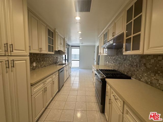 324 N Palm Drive 206, Beverly Hills, CA 90210
