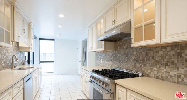 324 N Palm Drive 206, Beverly Hills, CA 90210