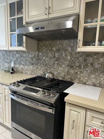 324 N Palm Drive 206, Beverly Hills, CA 90210