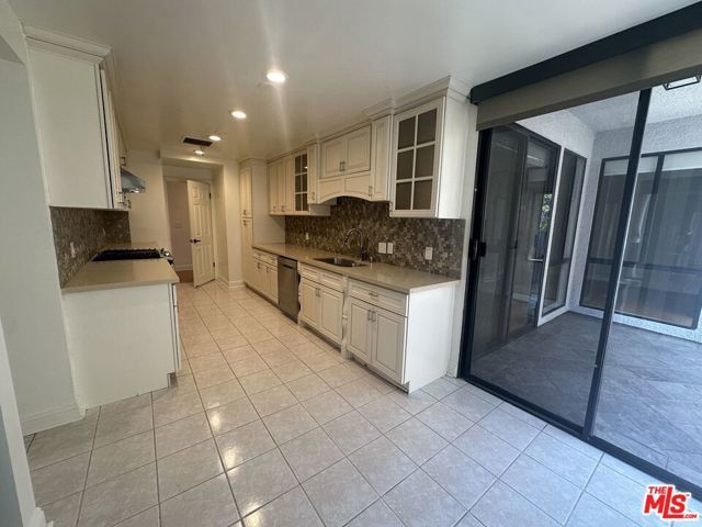 324 N Palm Drive 206, Beverly Hills, CA 90210