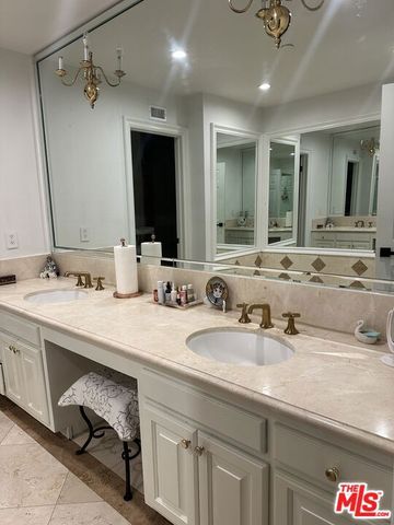 324 N Palm Drive 206, Beverly Hills, CA 90210