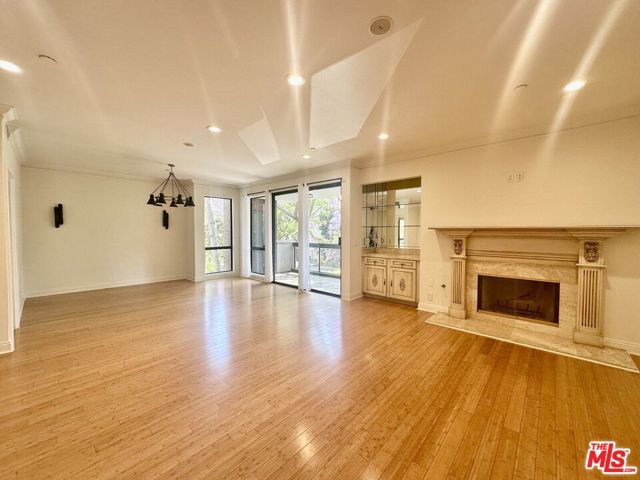 324 N Palm Drive 206, Beverly Hills, CA 90210