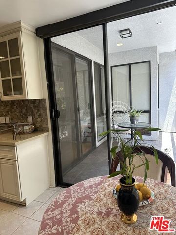 324 N Palm Drive 206, Beverly Hills, CA 90210