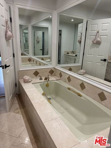 324 N Palm Drive 206, Beverly Hills, CA 90210