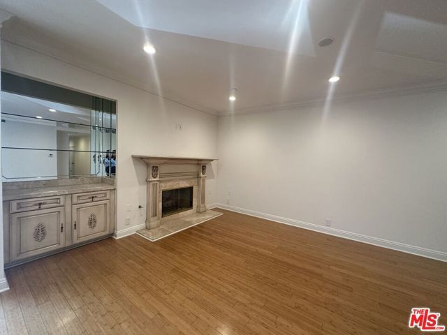 324 N Palm Drive 206, Beverly Hills, CA 90210