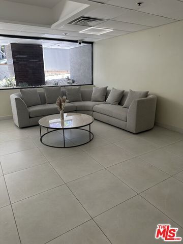 324 N Palm Drive 206, Beverly Hills, CA 90210