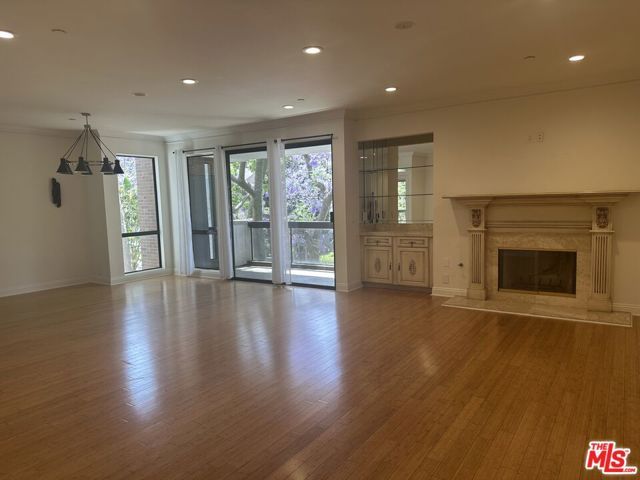 324 N Palm Drive 206, Beverly Hills, CA 90210
