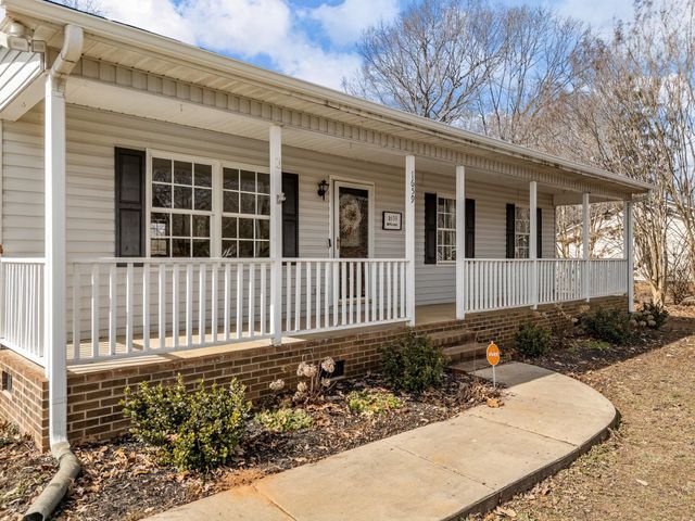 1659 Rainbow Lake Road, Inman, SC 29349