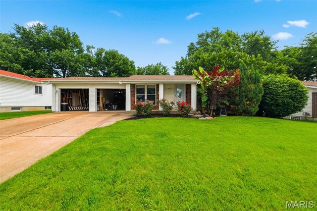 1815 Keeven Lane, Florissant, MO 63031