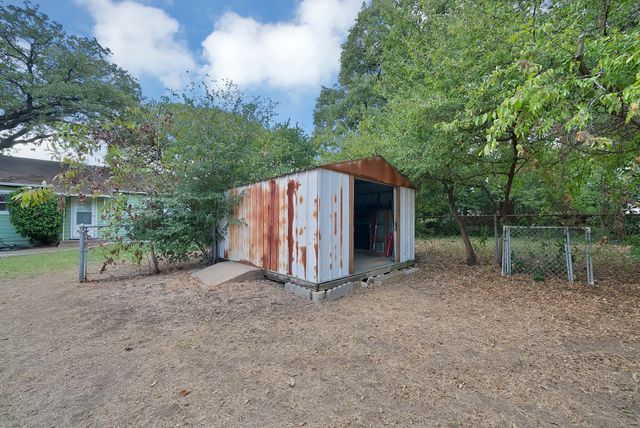 1104 Glenda Drive, Bedford, TX 76022