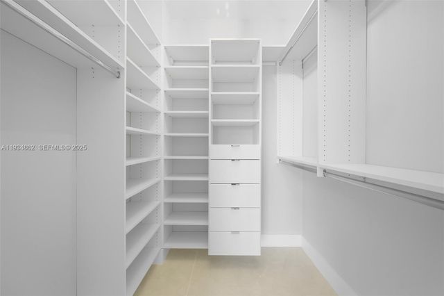 20281 E Country Club Dr 501, Aventura, FL 33180