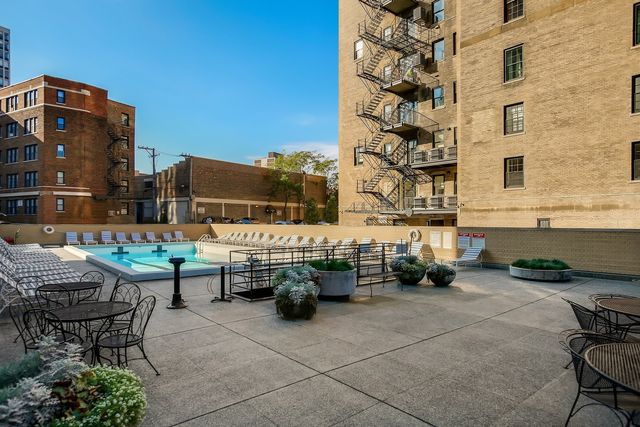 2400 N Lakeview Avenue 1704, Chicago, IL 60614