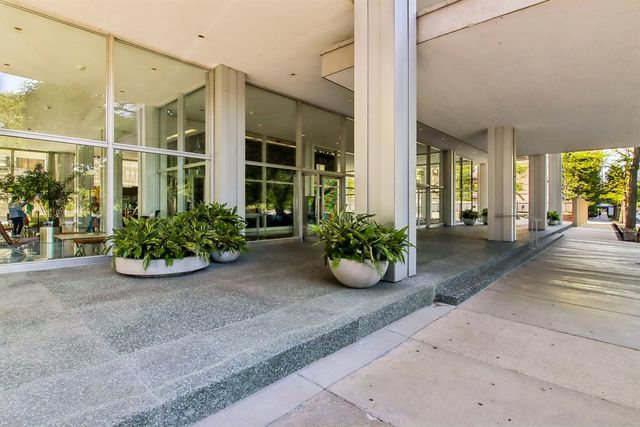 2400 N Lakeview Avenue 1704, Chicago, IL 60614