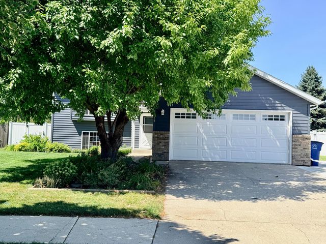 3318 39th Street S, Moorhead, MN 56560