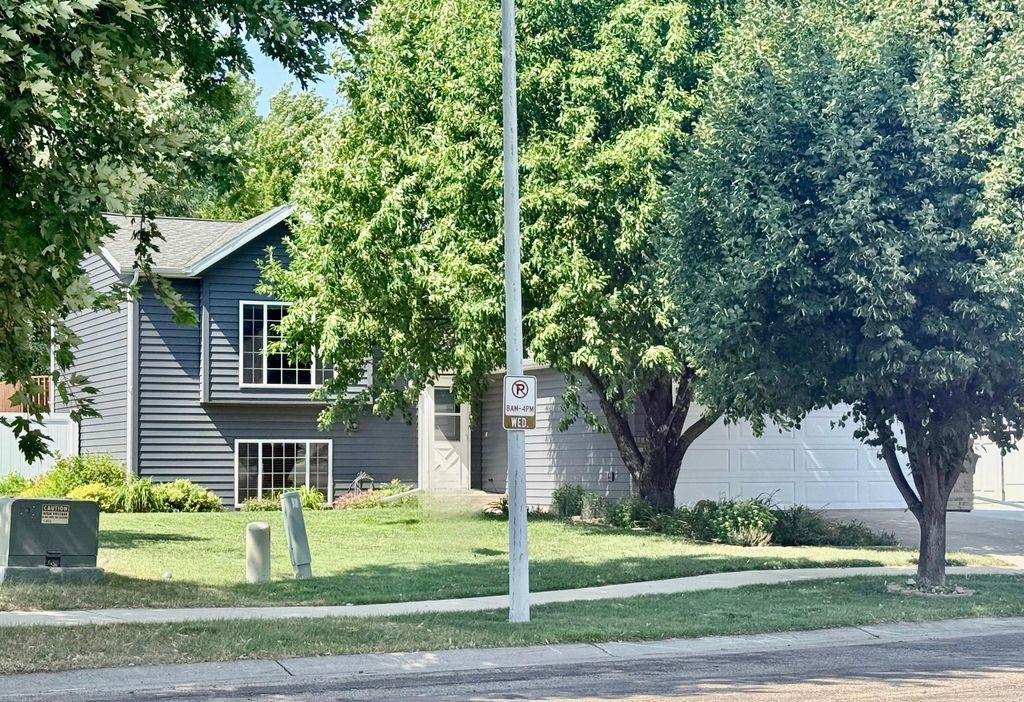 3318 39th Street S, Moorhead, MN 56560