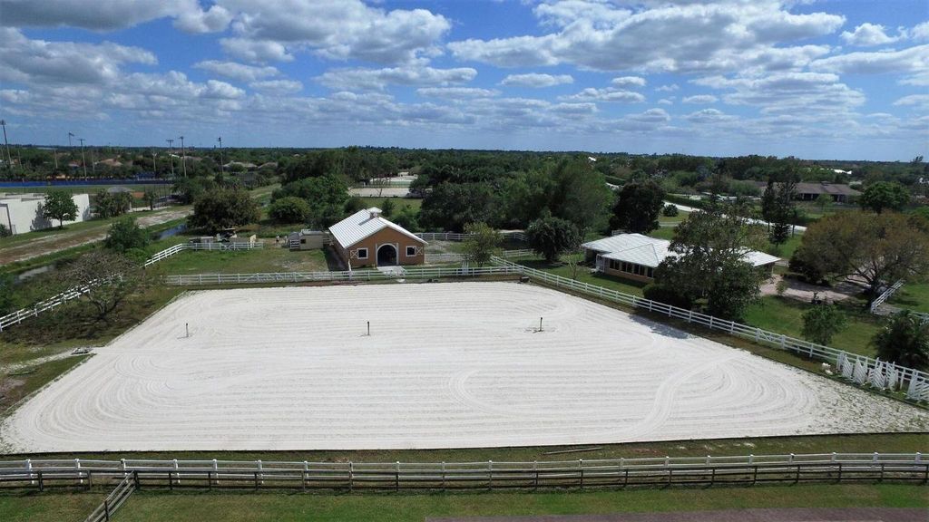 Image 7 of property listing at 2792 Appaloosa Trail, Wellington, FL 33414