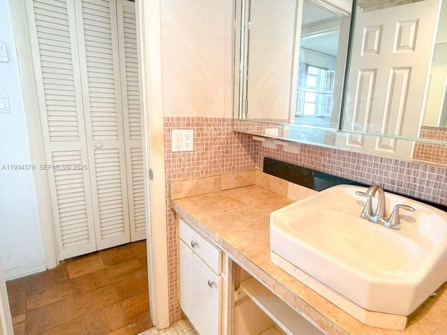 2930 Point East Dr E601, Aventura, FL 33160