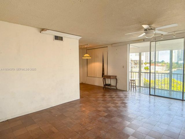 2930 Point East Dr E601, Aventura, FL 33160