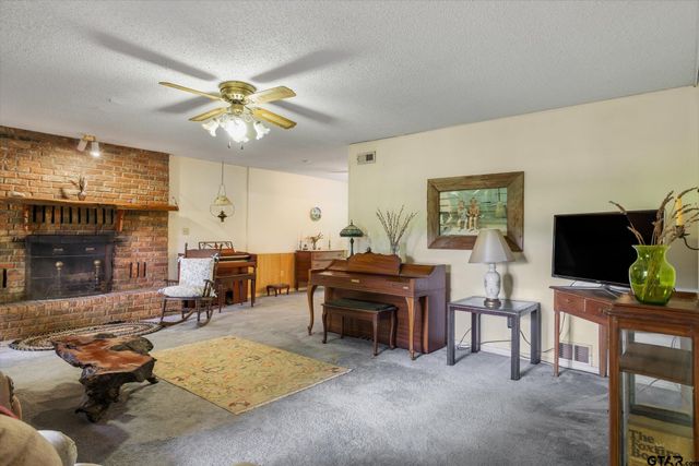 540 VZ County Road 3724, Wills Point, TX 75169