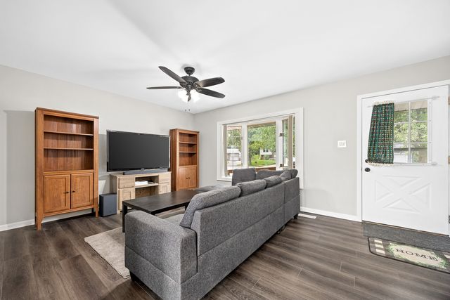 148 Bedford Road, Bolingbrook, IL 60440