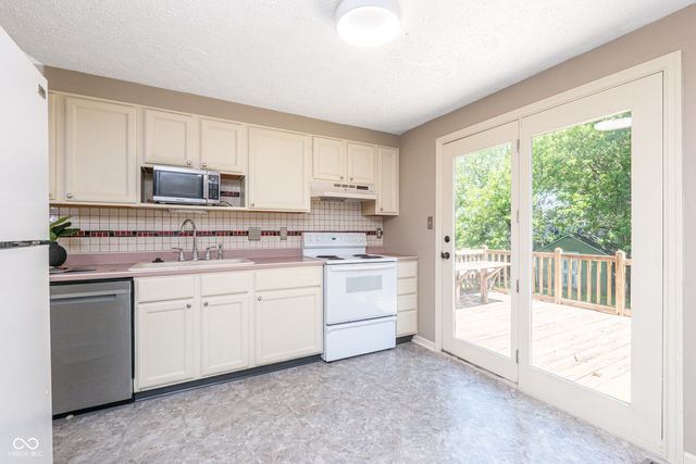 7525 Turnberry Court, Indianapolis, IN 46237