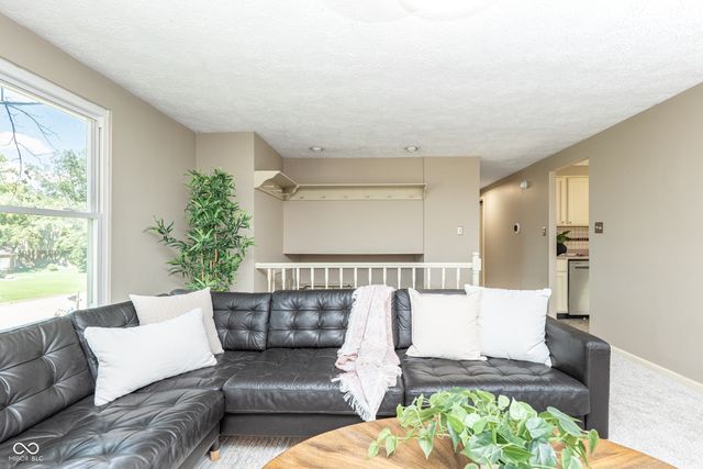 7525 Turnberry Court, Indianapolis, IN 46237