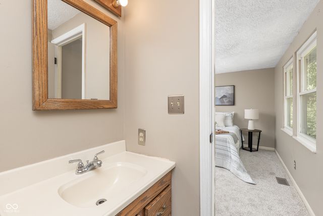 7525 Turnberry Court, Indianapolis, IN 46237