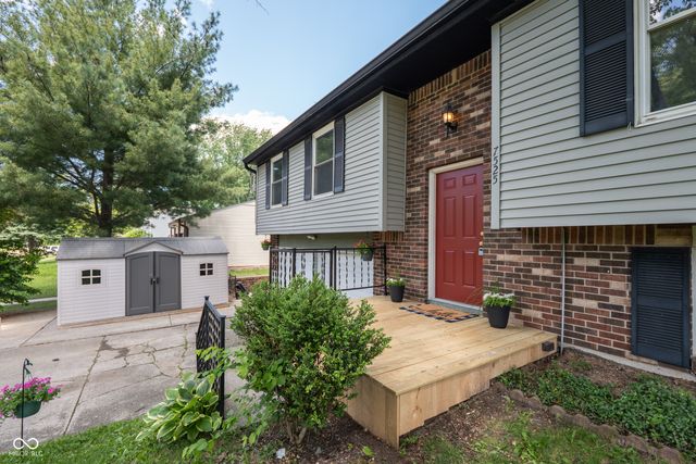 7525 Turnberry Court, Indianapolis, IN 46237