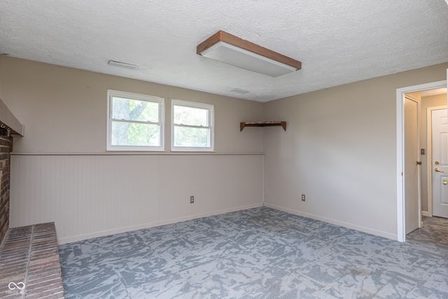 7525 Turnberry Court, Indianapolis, IN 46237