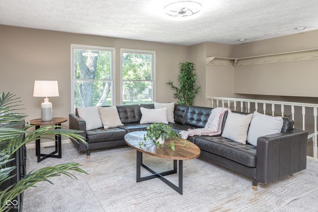 7525 Turnberry Court, Indianapolis, IN 46237