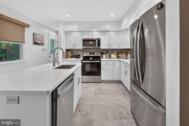 27 GRASMUR CT, Berlin, NJ 08009