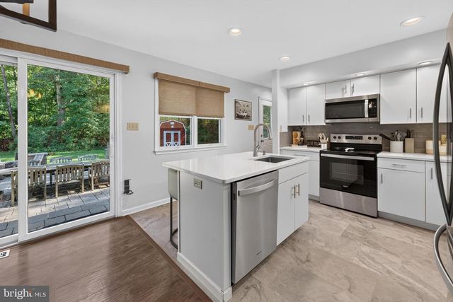 27 GRASMUR CT, Berlin, NJ 08009