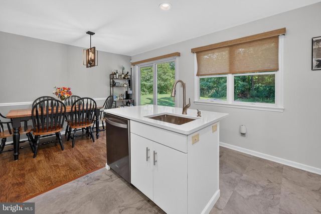 27 GRASMUR CT, Berlin, NJ 08009