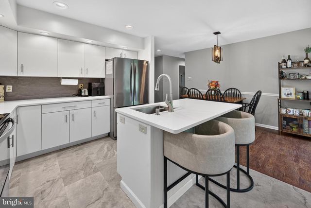 27 GRASMUR CT, Berlin, NJ 08009