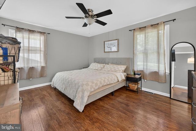27 GRASMUR CT, Berlin, NJ 08009