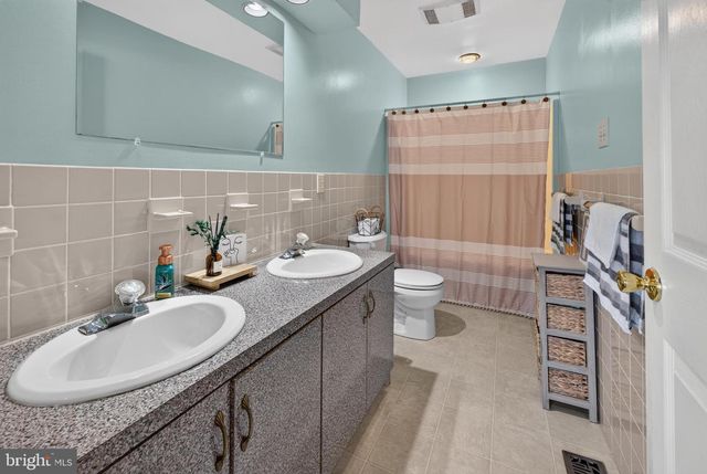 27 GRASMUR CT, Berlin, NJ 08009
