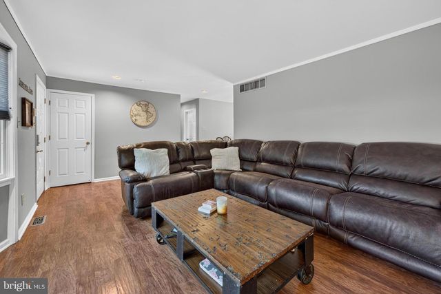 27 GRASMUR CT, Berlin, NJ 08009