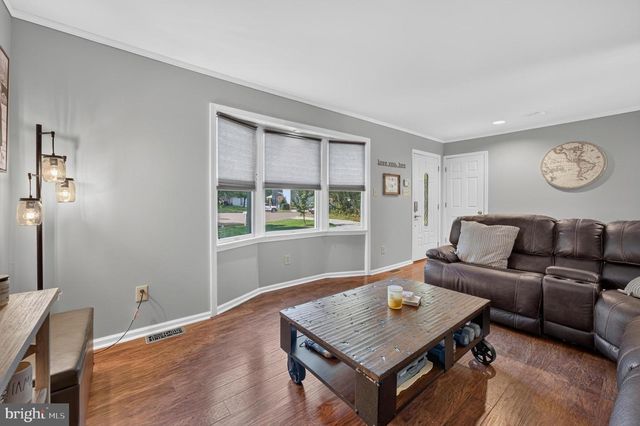 27 GRASMUR CT, Berlin, NJ 08009
