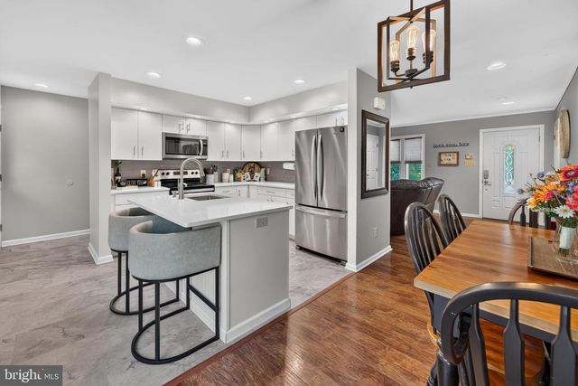 27 GRASMUR CT, Berlin, NJ 08009
