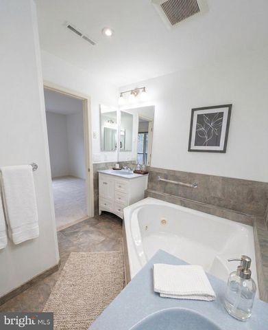 7 MARVIN CT, Lawrenceville, NJ 08648
