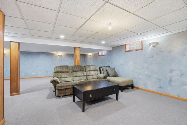 18439 Locust Street, Lansing, IL 60438