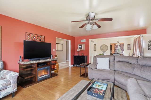 18439 Locust Street, Lansing, IL 60438