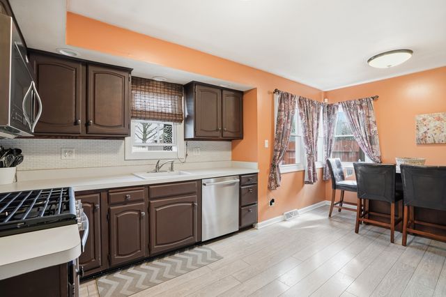 18439 Locust Street, Lansing, IL 60438