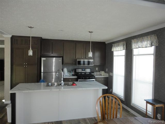 170 Newbury, Adrian, MI 49221